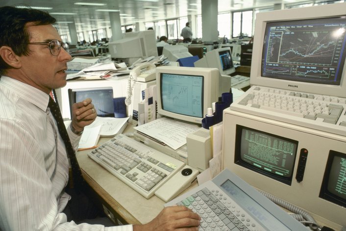 Equity share dealing desk at warburgs Merchant bank in the City of London in the 1980s